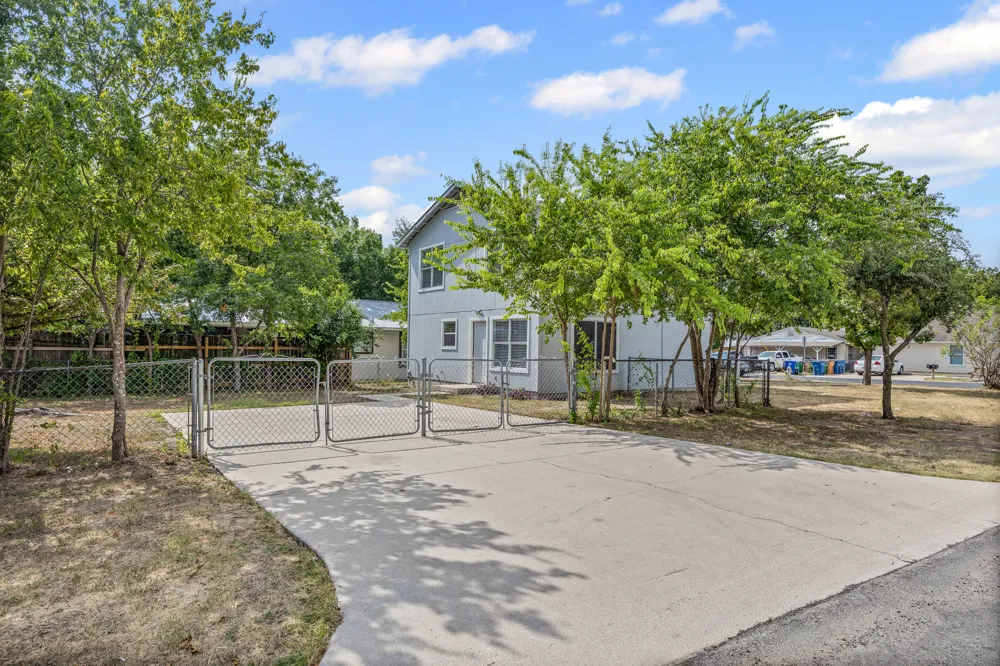 300 Blackson Avenue Austin, TX 78752