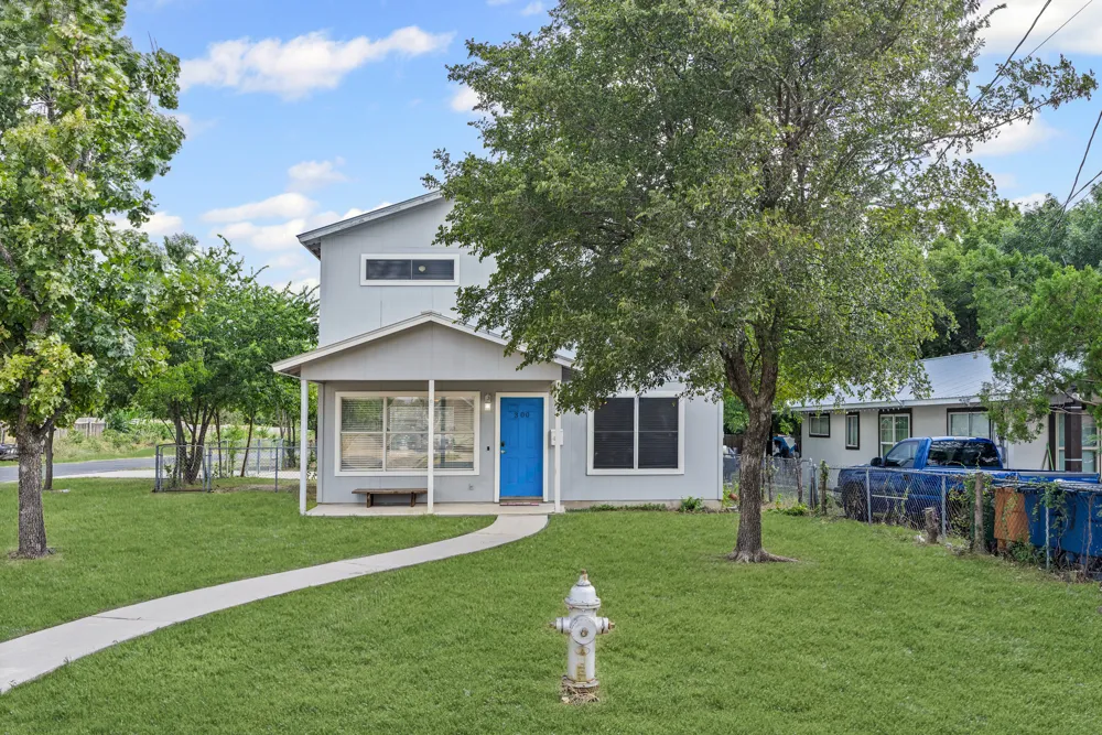 300 Blackson Avenue Austin, TX 78752