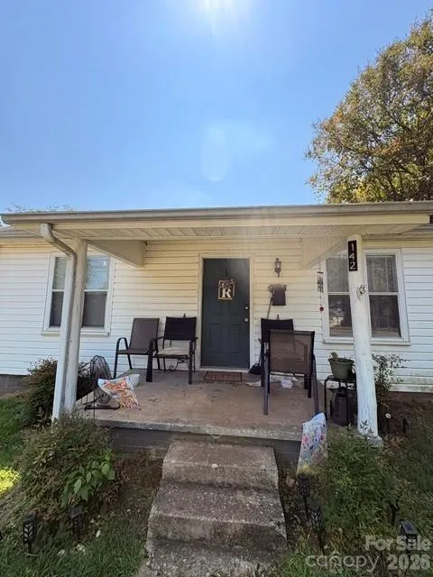 142 E Catawba Avenue Mount Holly, NC 28120