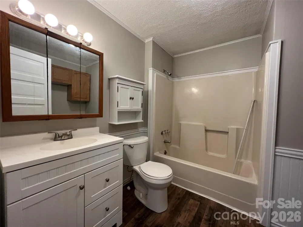 142 E Catawba Avenue Mount Holly, NC 28120