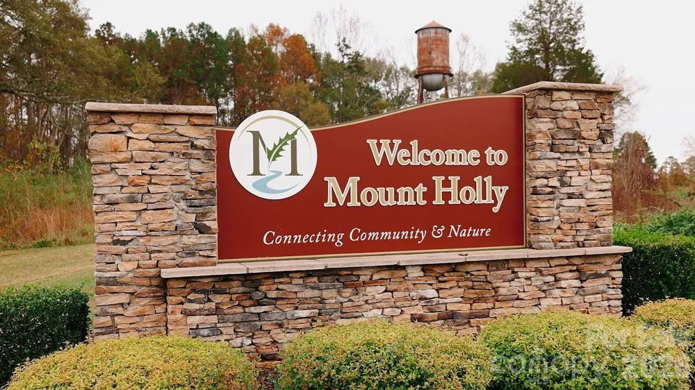 142 E Catawba Avenue Mount Holly, NC 28120