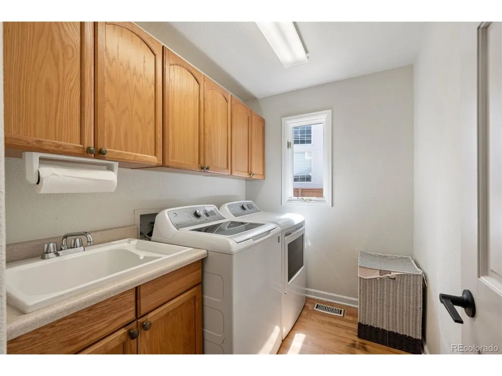 10182 Knoll Circle Littleton, CO 80130