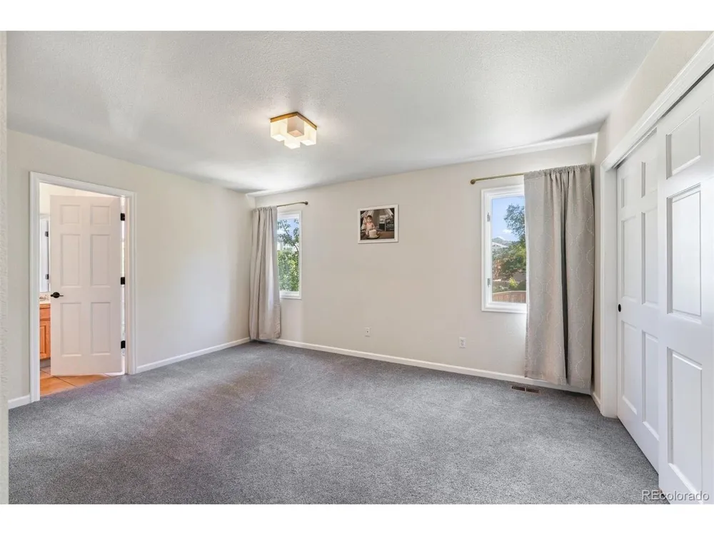 10182 Knoll Circle Littleton, CO 80130