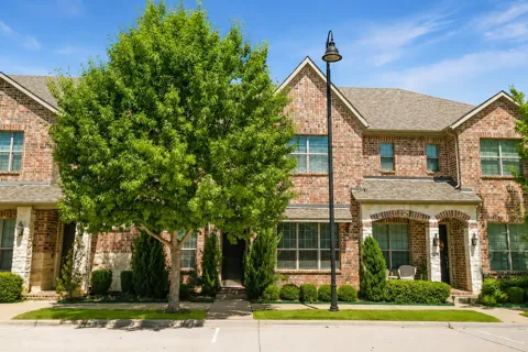 2228 Pinnacle Lane