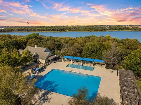 905 Lake Grove Drive