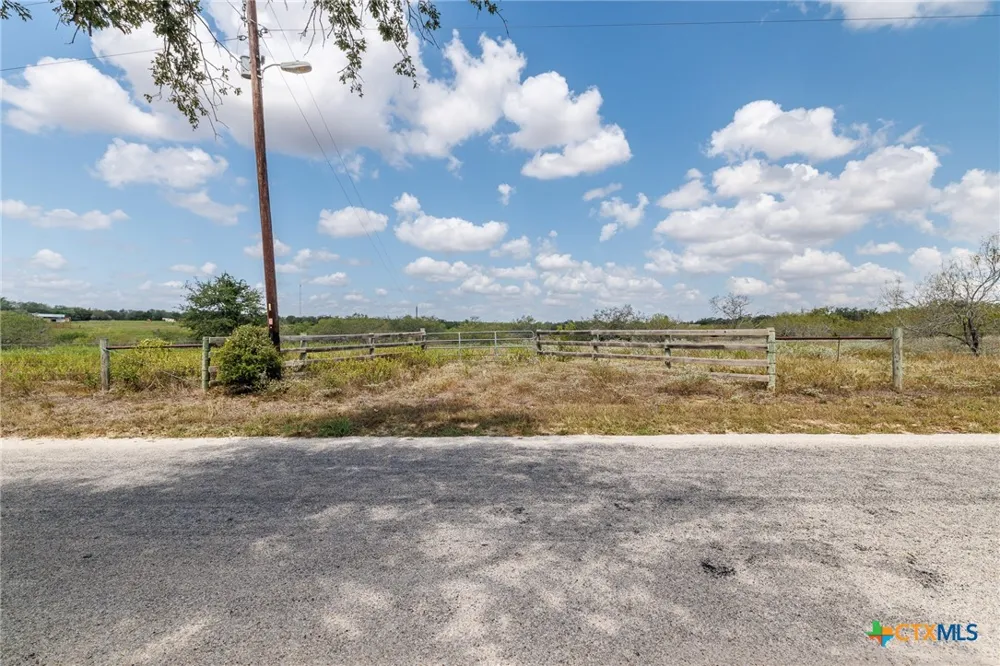 2195 Mule Creek Road Harwood, TX 78632