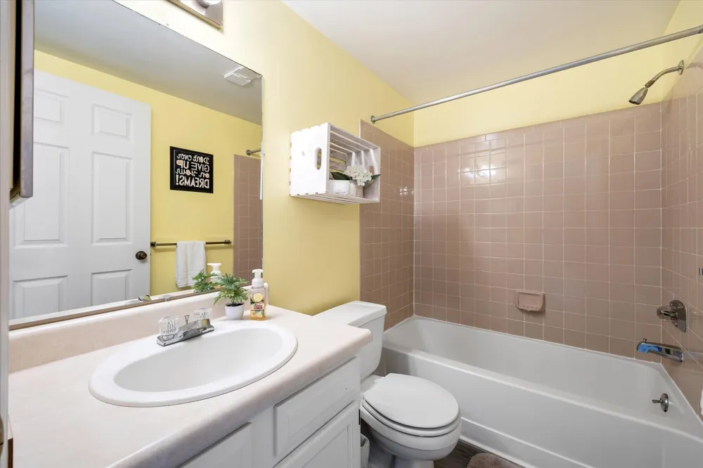 3344 Devonwood Hills NE Grand Rapids, MI 49525
