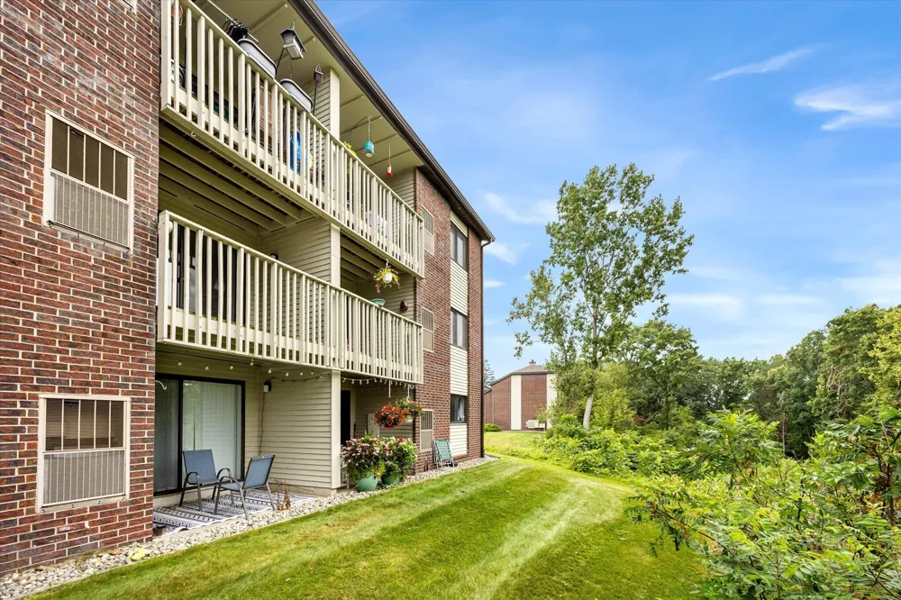 3344 Devonwood Hills NE Grand Rapids, MI 49525