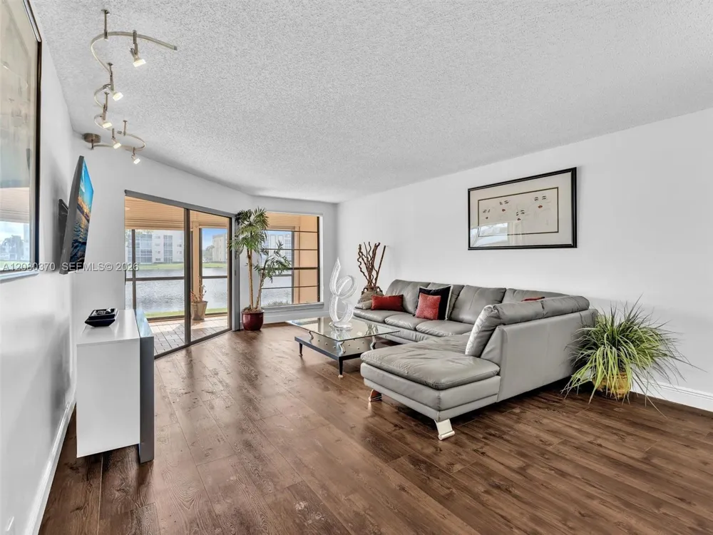 7518 Fairfax Dr #110 Tamarac, FL 33321