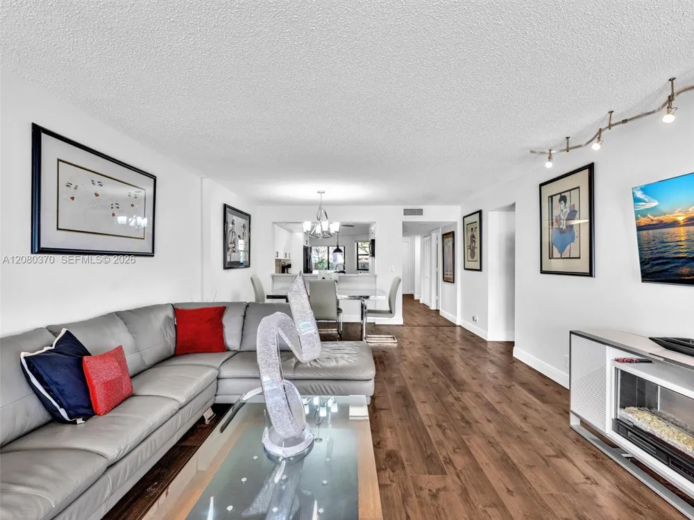 7518 Fairfax Dr #110 Tamarac, FL 33321