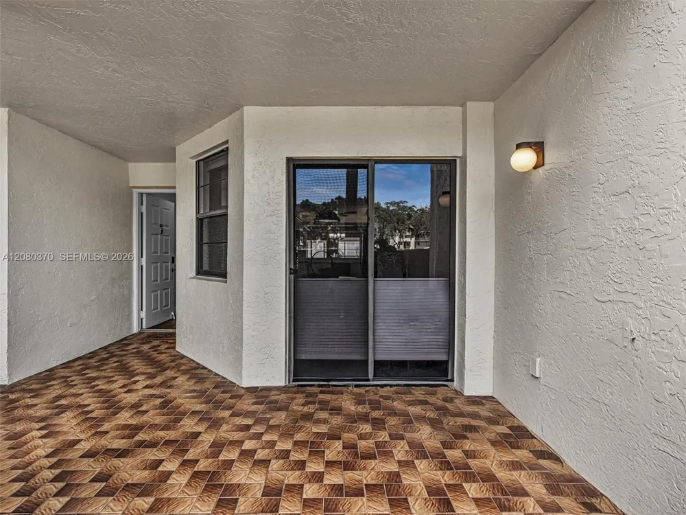 7518 Fairfax Dr #110 Tamarac, FL 33321