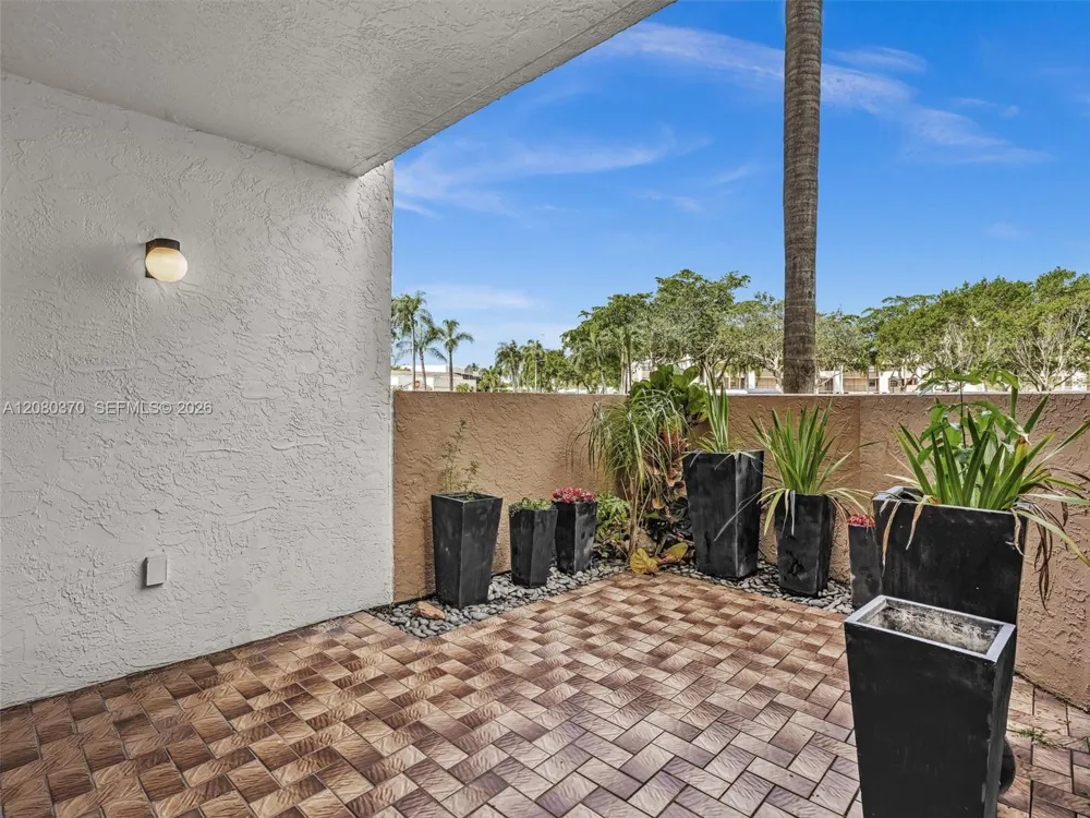 7518 Fairfax Dr #110 Tamarac, FL 33321