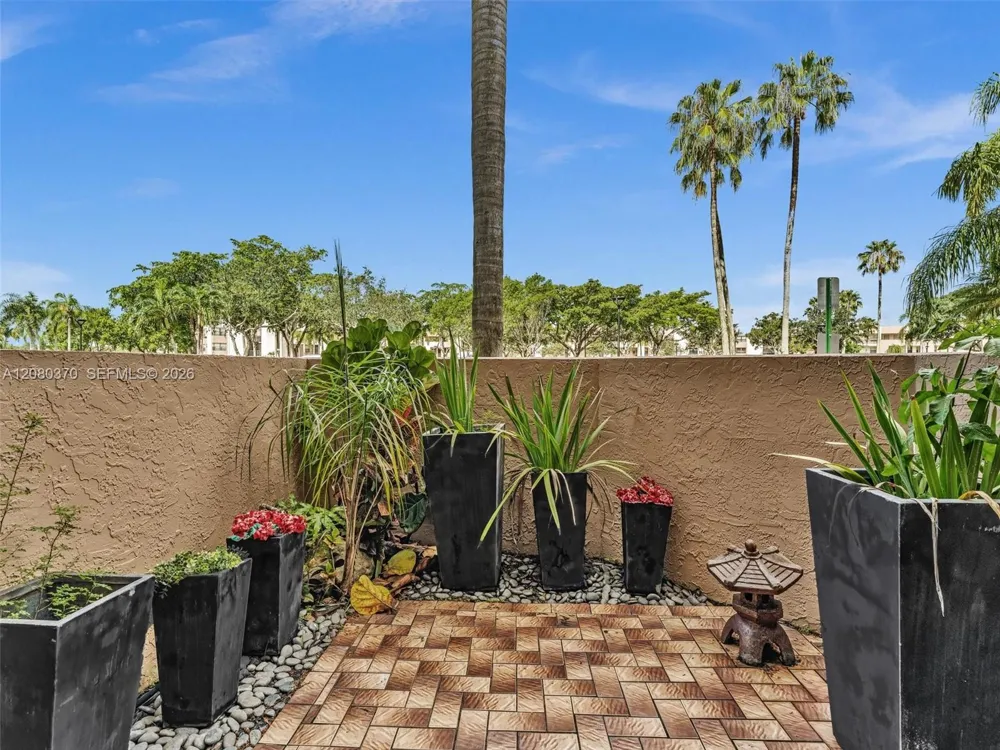 7518 Fairfax Dr #110 Tamarac, FL 33321