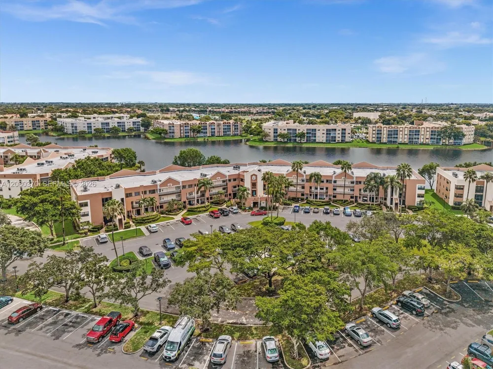 7518 Fairfax Dr #110 Tamarac, FL 33321