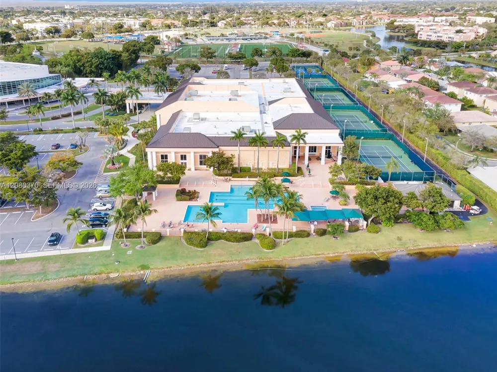 7518 Fairfax Dr #110 Tamarac, FL 33321