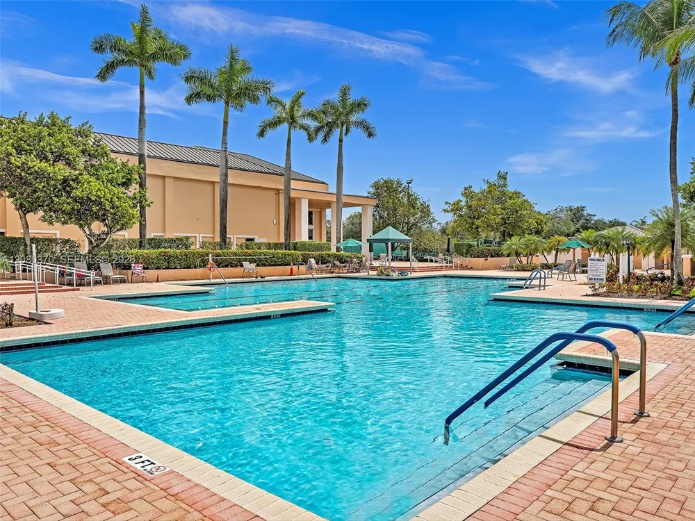 7518 Fairfax Dr #110 Tamarac, FL 33321