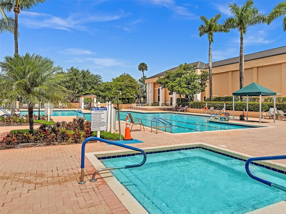 7518 Fairfax Dr #110 Tamarac, FL 33321