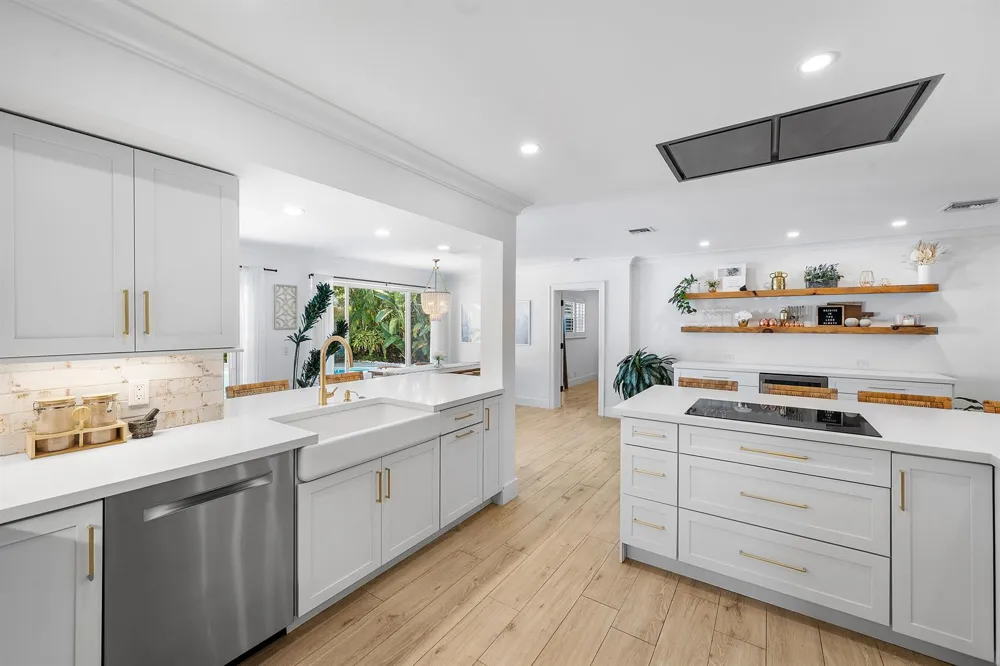 2641 NE 52nd Street Lighthouse Point, FL 33064