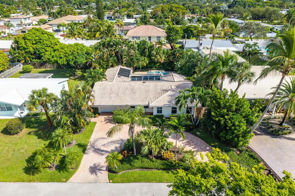 2641 NE 52nd Street Lighthouse Point, FL 33064