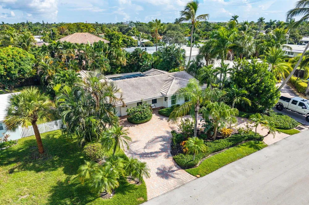 2641 NE 52nd Street Lighthouse Point, FL 33064