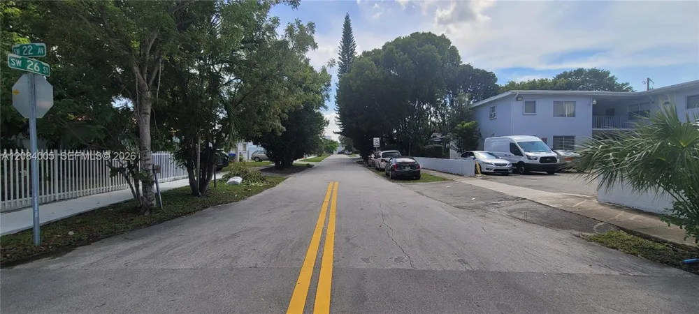 2615 SW 22nd Ave #17 Miami, FL 33133