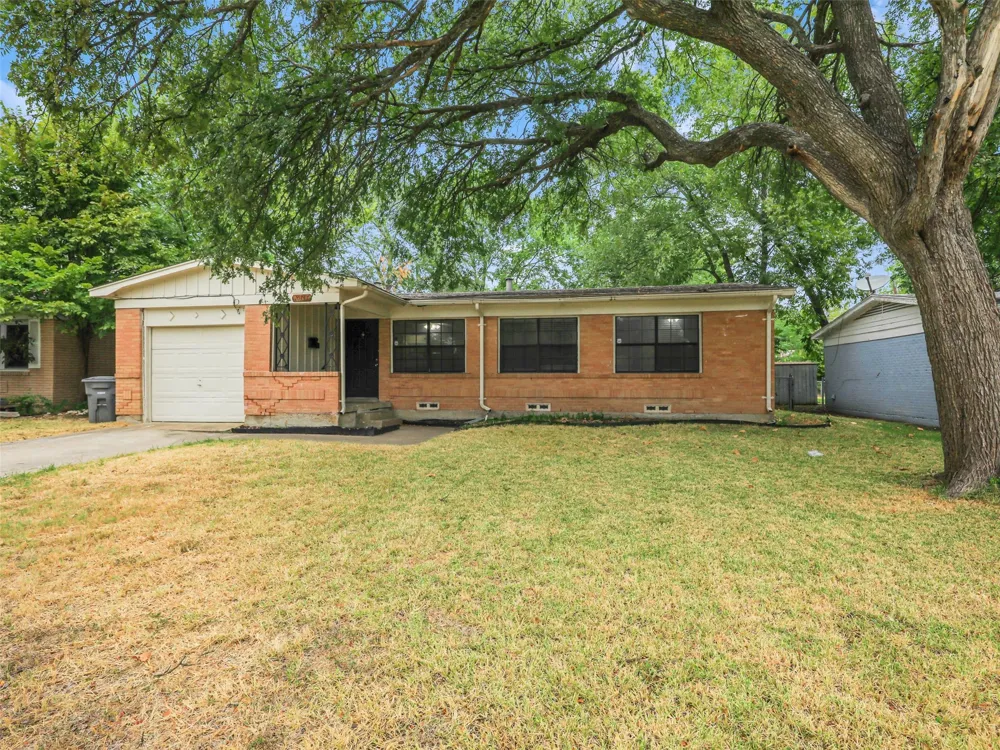 10747 SandAlwood Drive Dallas, TX 75228