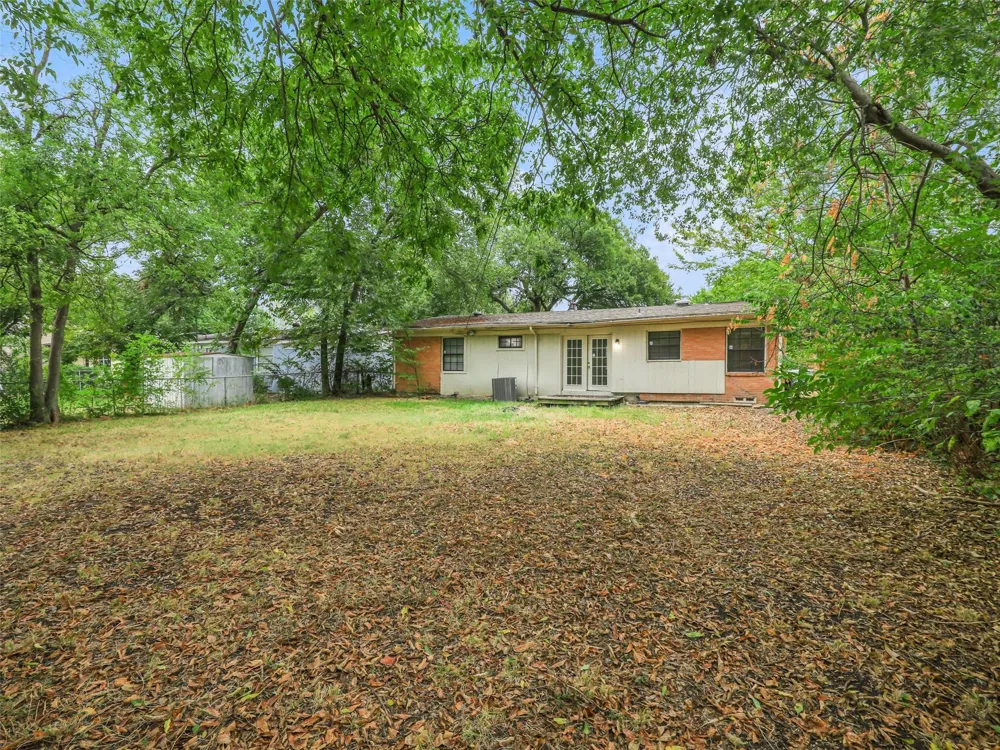 10747 SandAlwood Drive Dallas, TX 75228