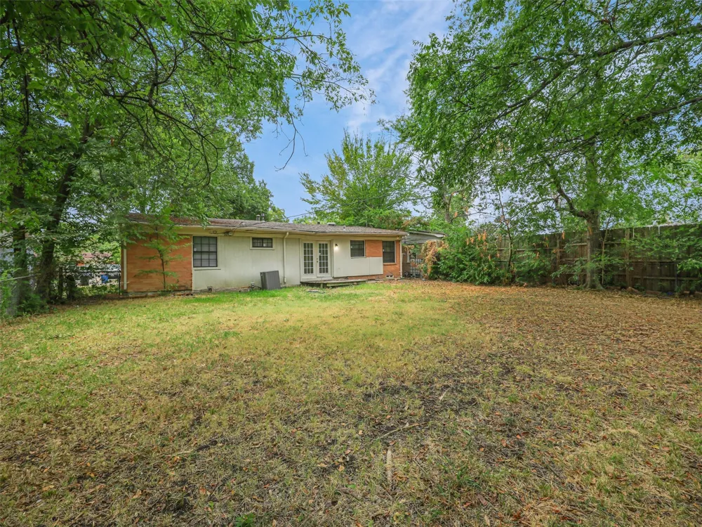 10747 SandAlwood Drive Dallas, TX 75228