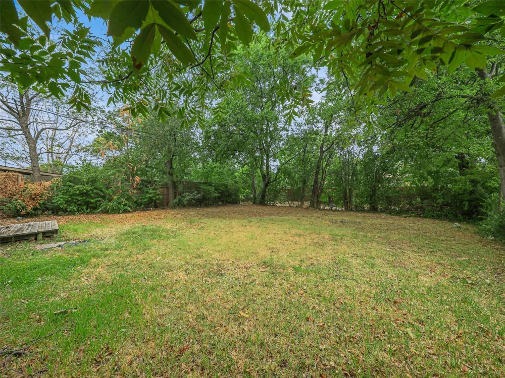 10747 SandAlwood Drive Dallas, TX 75228