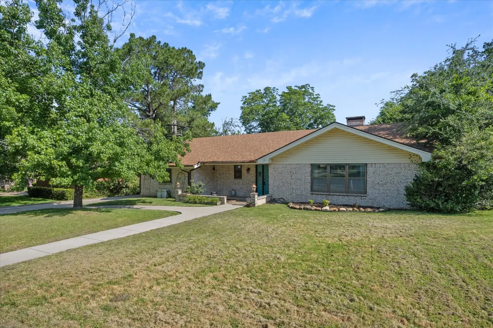 2308 Royal Lane Greenville, TX 75402