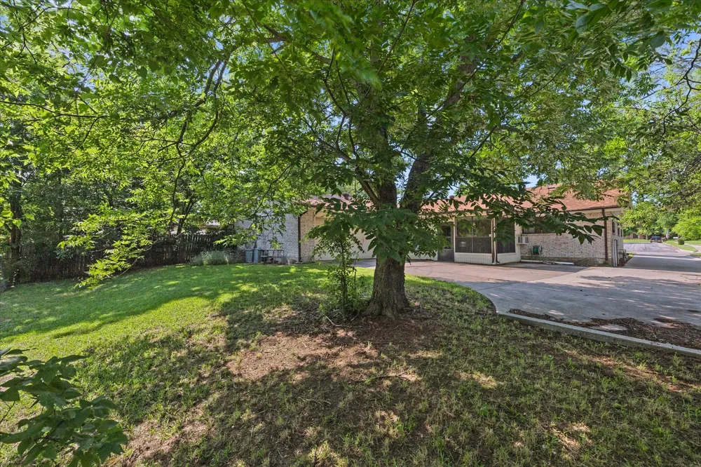 2308 Royal Lane Greenville, TX 75402