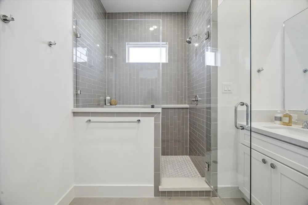 845 Elkhart Street #B Houston, TX 77091