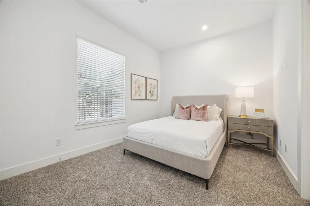 845 Elkhart Street #B Houston, TX 77091