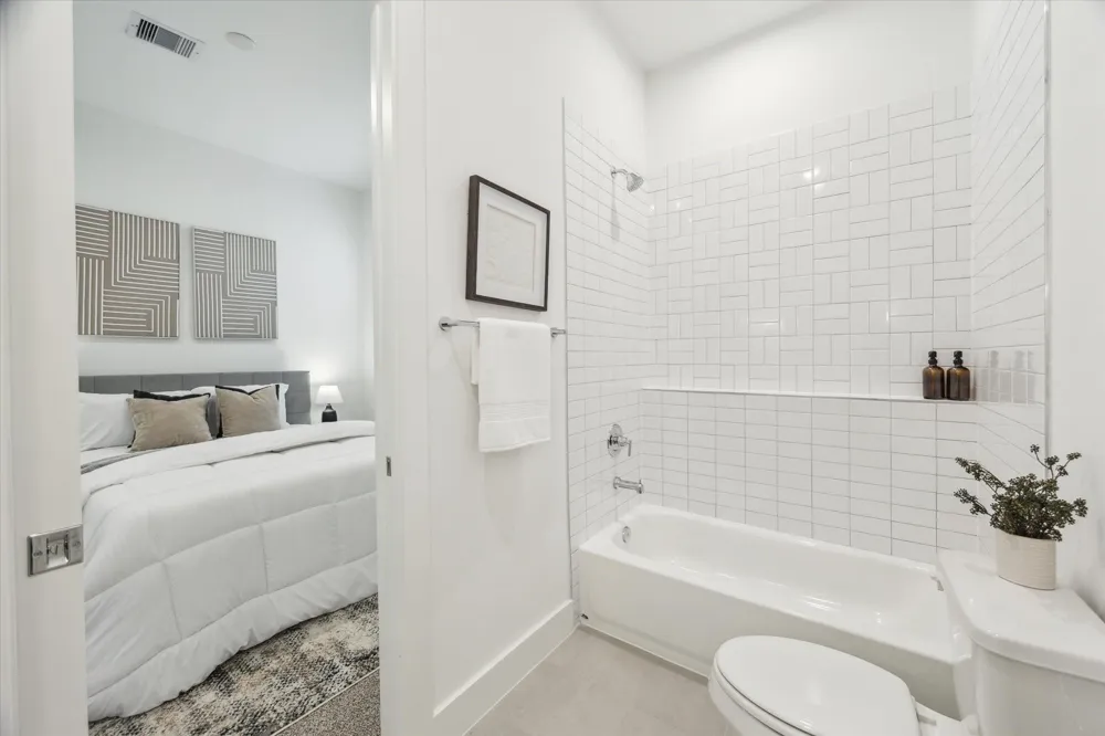 845 Elkhart Street #B Houston, TX 77091