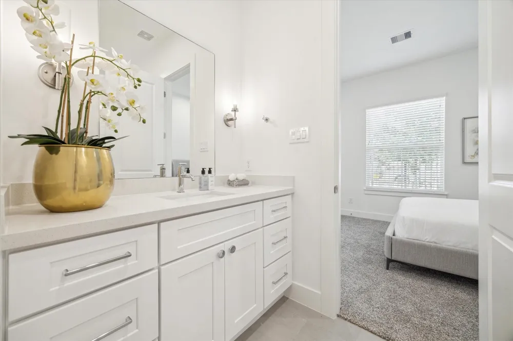 845 Elkhart Street #B Houston, TX 77091