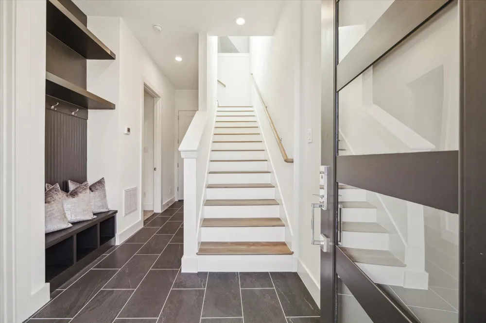 845 Elkhart Street #B Houston, TX 77091