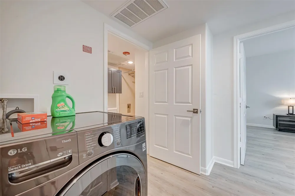 2445 Shadow View Lane #210 Houston, TX 77077