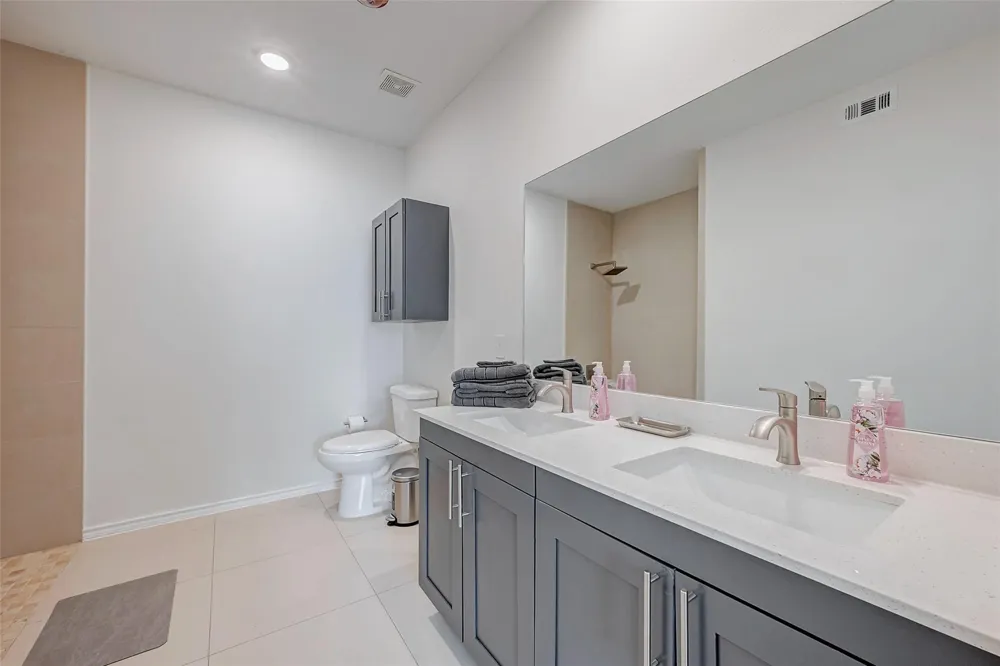 2445 Shadow View Lane #210 Houston, TX 77077