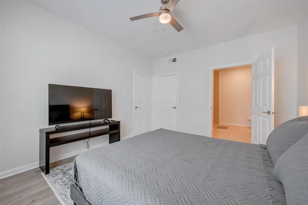 2445 Shadow View Lane #210 Houston, TX 77077