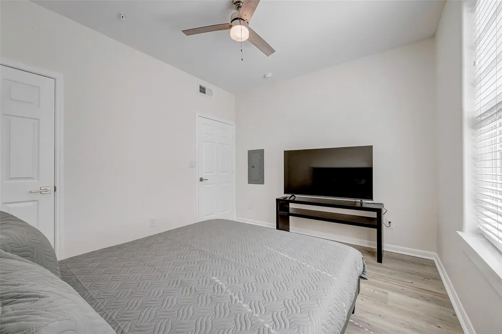 2445 Shadow View Lane #210 Houston, TX 77077