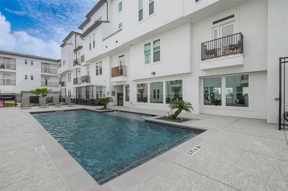 2445 Shadow View Lane #210 Houston, TX 77077