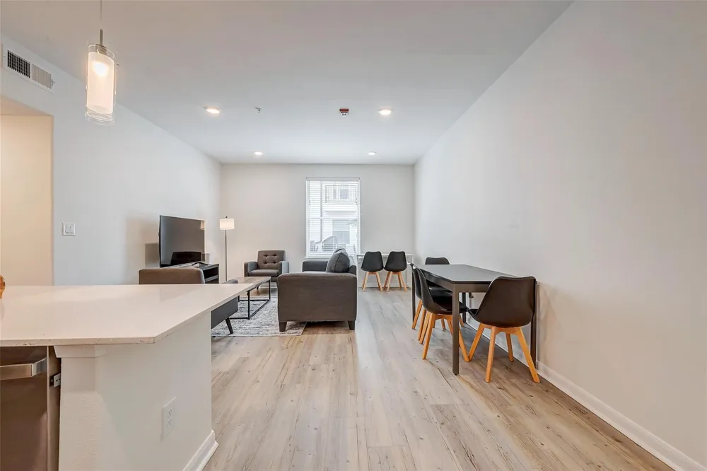 2445 Shadow View Lane #210 Houston, TX 77077