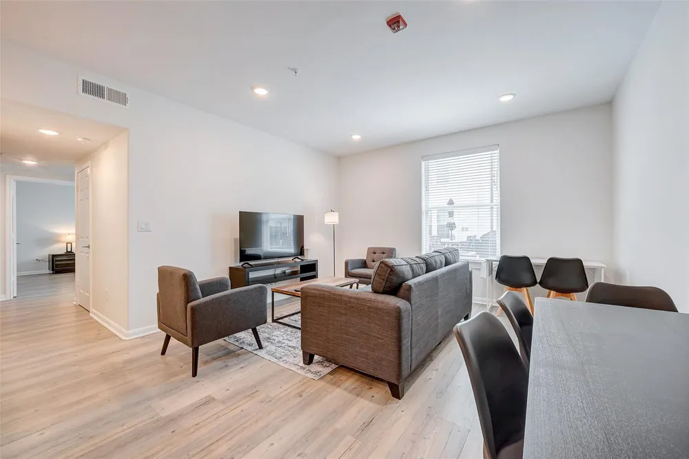 2445 Shadow View Lane #210 Houston, TX 77077