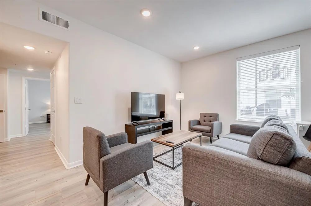 2445 Shadow View Lane #210 Houston, TX 77077