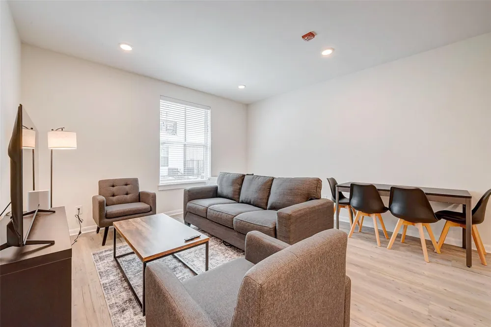 2445 Shadow View Lane #210 Houston, TX 77077