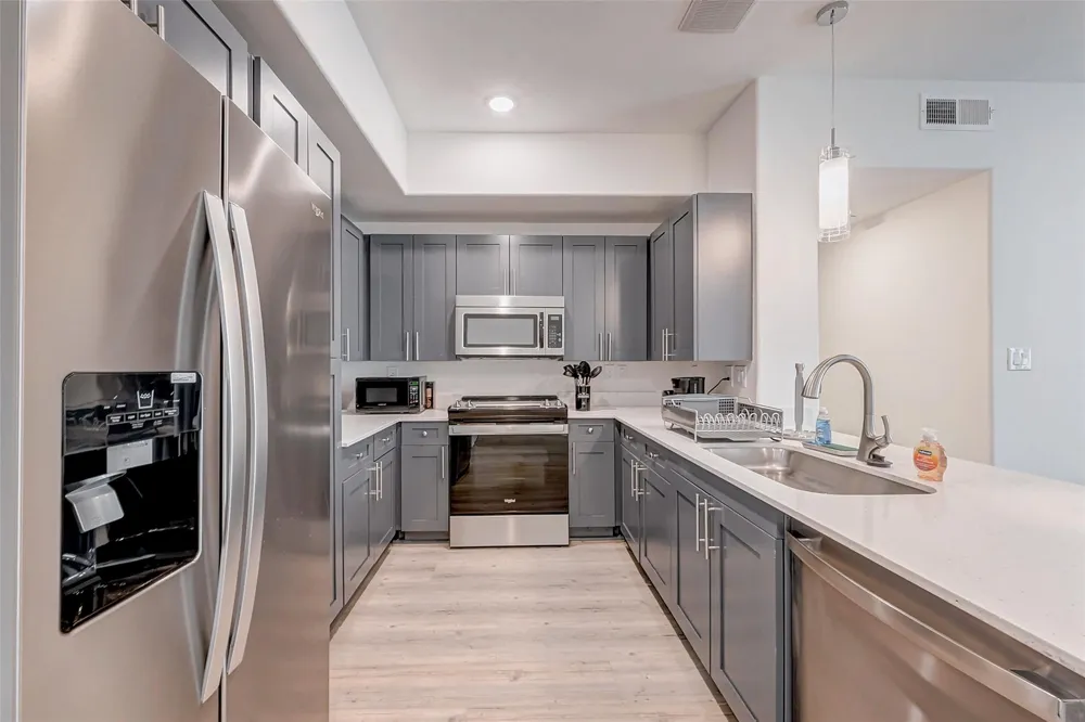 2445 Shadow View Lane #210 Houston, TX 77077