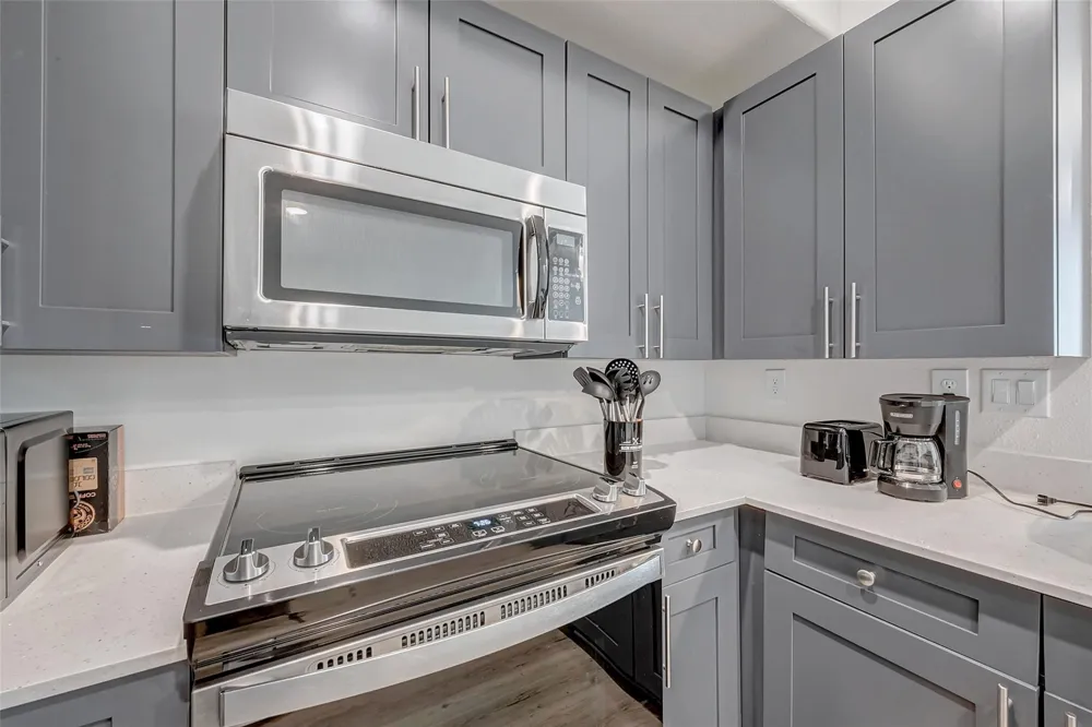 2445 Shadow View Lane #210 Houston, TX 77077