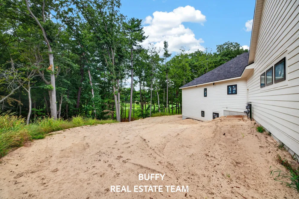 2926 Duneside Circle Muskegon, MI 49441