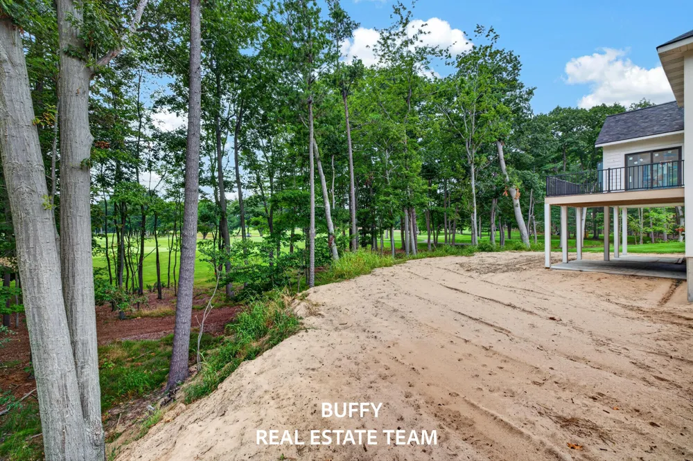 2926 Duneside Circle Muskegon, MI 49441