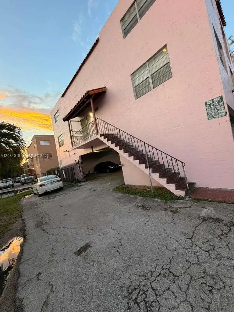 1255 W 53rd St #202 Hialeah, FL 33012